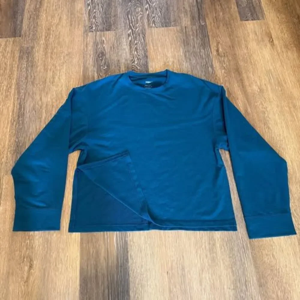 Nike XS Yoga Dri-FIT Long Sleeve Shirt